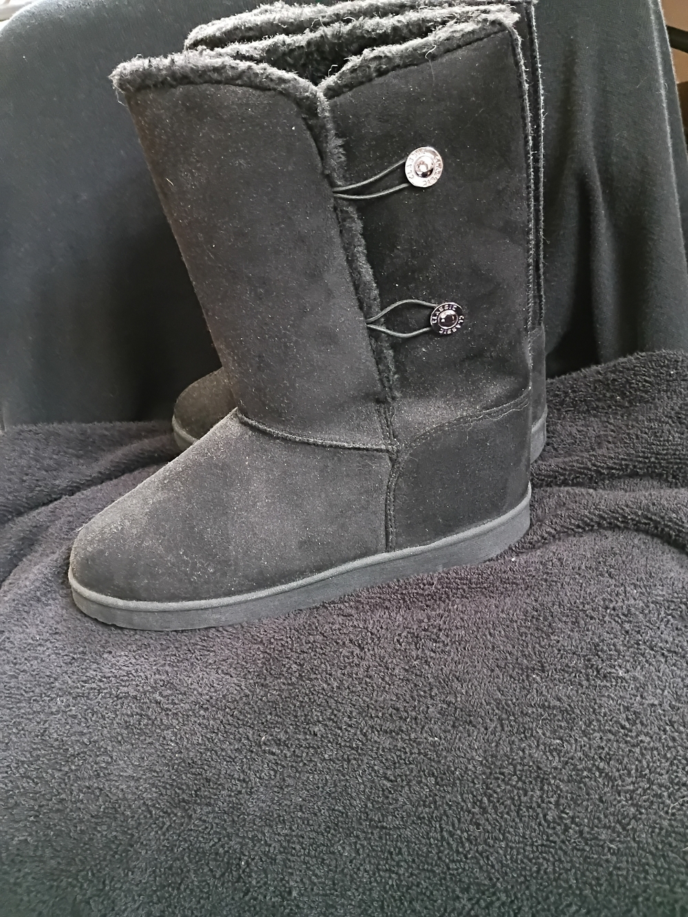 Womenβs Black Shearling Lined Button-Detail Winter Boots
